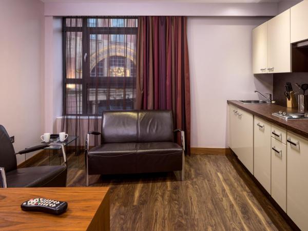 Roomzzz Leeds City : photo 2 de la chambre Élégant studio