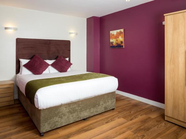 Roomzzz Leeds Headingley : photo 3 de la chambre appartement avec balcon