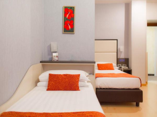 Hotel Piacenza : photo 2 de la chambre chambre triple