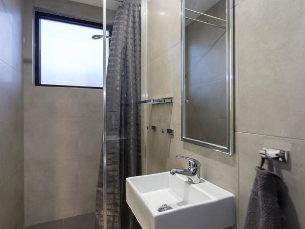 Breeze Lodge : photo 3 de la chambre lit dans dortoir pour femmes de 6 lits avec salle de bains privative