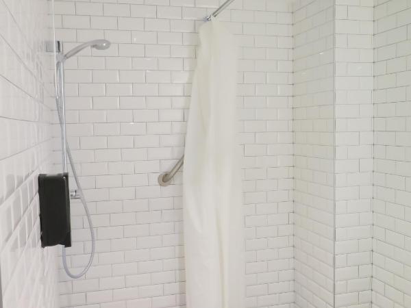 Koisi Hostel : photo 5 de la chambre chambre familiale avec salle de bains commune