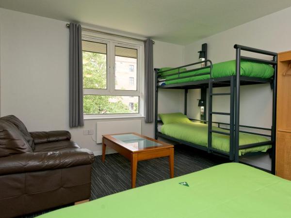 YHA Liverpool Albert Dock : photo 6 de la chambre lit superposé en dortoir féminin avec salle de bains commune