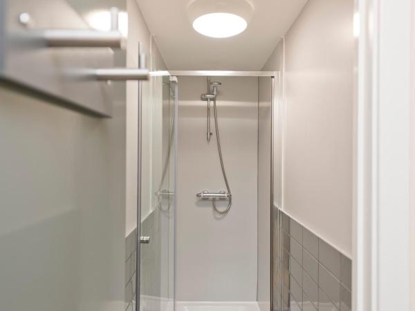 YHA Liverpool Albert Dock : photo 1 de la chambre lit superposé en dortoir féminin avec salle de bains commune