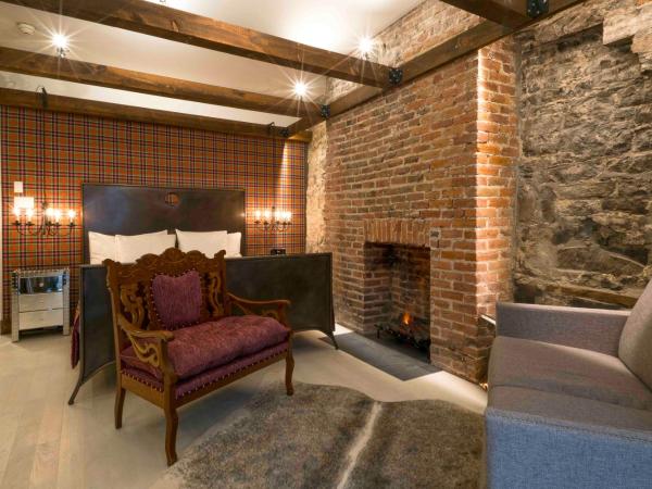 Auberge Place d'Armes : photo 1 de la chambre suite renfrew