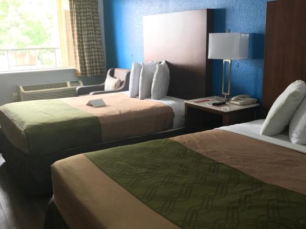 Econo Lodge Inn & Suites I-64 & US 13 : photo 10 de la chambre chambre double avec 2 lits doubles - non-fumeurs