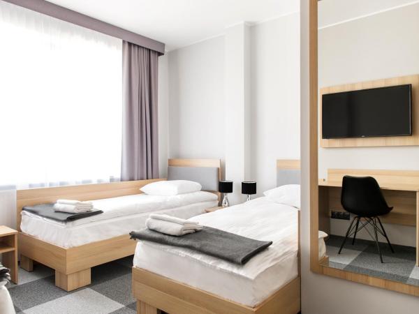 Waw Hotel Airport Okęcie : photo 4 de la chambre chambre triple
