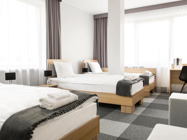 Waw Hotel Airport Okęcie : photo 3 de la chambre chambre triple
