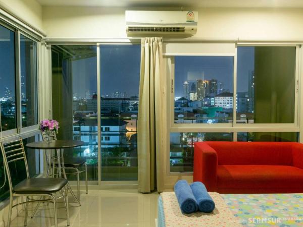 Right Place Sathorn : photo 5 de la chambre studio avec balcon 