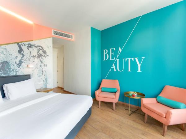 Colors Urban Hotel Thessaloniki : photo 9 de la chambre grande chambre - vue partielle sur mer 