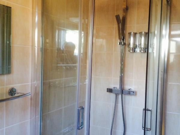 simply guesthouse : photo 7 de la chambre chambre double deluxe avec douche