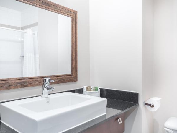 Hotel Ambassadeur et Suites : photo 5 de la chambre chambre classique avec 2 lits queen-size