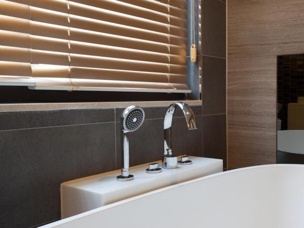 Hotel Pharos : photo 9 de la chambre chambre double supérieure