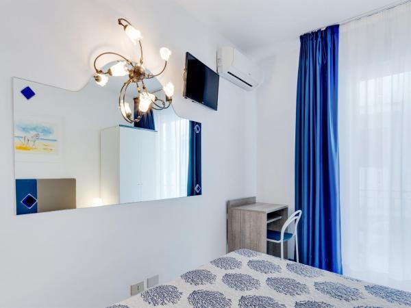 Hotel Manila : photo 5 de la chambre chambre double ou lits jumeaux standard avec vue partielle sur la mer