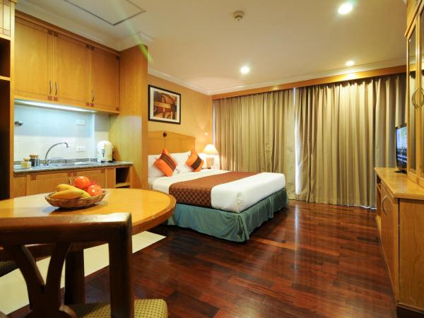 Admiral Suites Bangkok : photo 5 de la chambre hébergement supérieur plus avec balcon