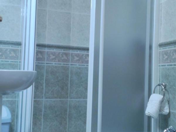 PICO SACRO II HOTEL Santiago de Compostela : photo 5 de la chambre chambre lits jumeaux