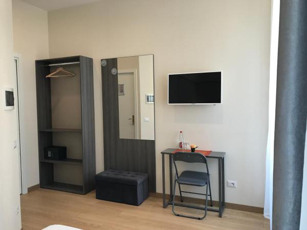 Boutique Hôtel Neptune Nice : photo 3 de la chambre chambre double avec balcon - vue sur rue piétonne 