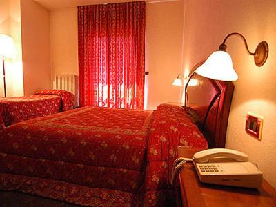 Hotel Panoramique : photo 5 de la chambre chambre triple avec balcon et vue sur la vallée