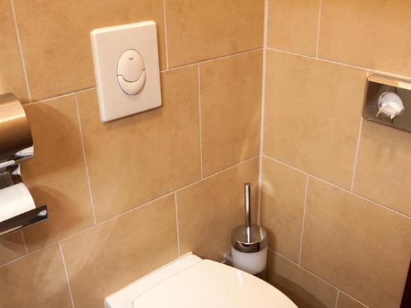 Hotel-Pension ODIN : photo 4 de la chambre chambre double avec salle de bains privative