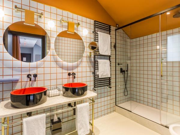 Room Mate Giulia : photo 1 de la chambre chambre double deluxe avec terrasse