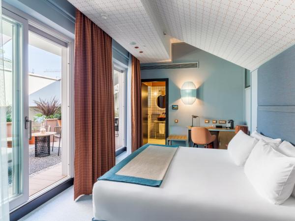 Room Mate Giulia : photo 6 de la chambre chambre double deluxe avec terrasse