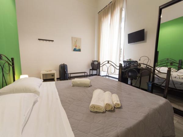 Tra L'Etna E Il Mare B&B : photo 4 de la chambre grande chambre double