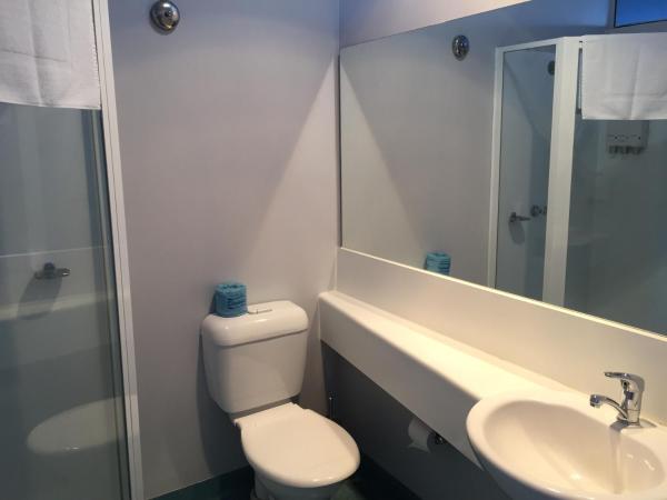 Waterfront Lodge Motel : photo 9 de la chambre petite chambre double