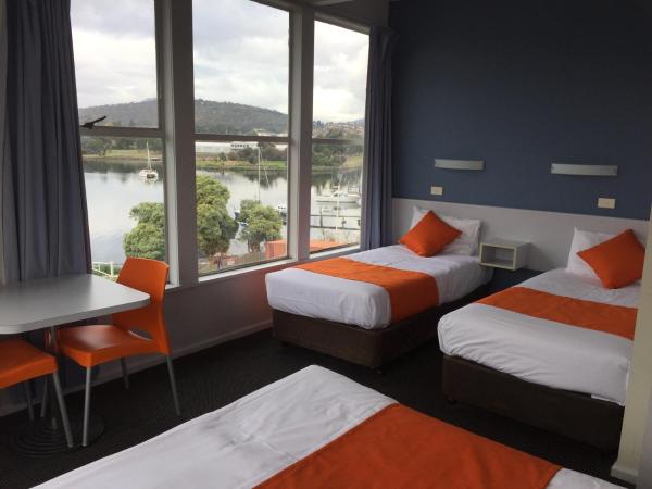 Waterfront Lodge Motel : photo 3 de la chambre hébergement 2 chambres - vue sur lac