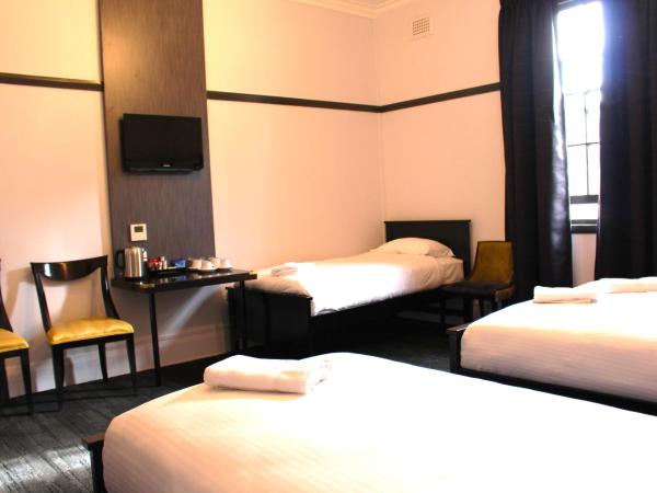 Royal Hotel Ryde : photo 3 de la chambre chambre familiale avec salle de bains commune