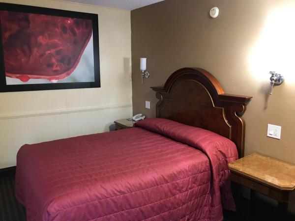 A Fisher's Inn Motel : photo 4 de la chambre chambre lit queen-size - non-fumeurs