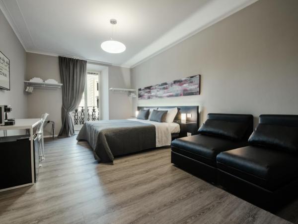 Residenza Navona Verona : photo 6 de la chambre chambre quadruple supérieure avec balcon