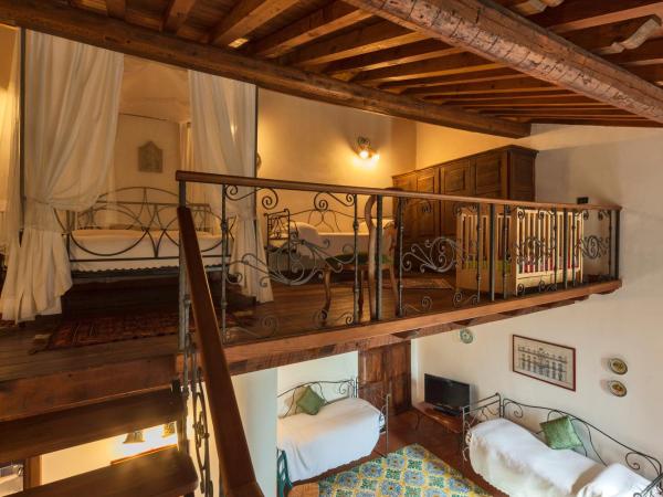 Villa Dei Papiri Fonte Ciane : photo 2 de la chambre suite familiale
