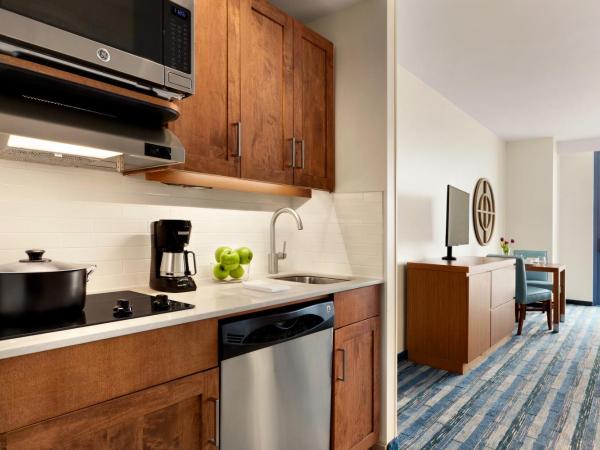 Hyatt House Virginia Beach / Oceanfront : photo 7 de la chambre suite studio lit king-size côté océan avec canapé-lit