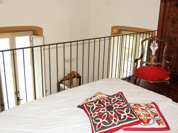 B&B Villa I 2 Leoni : photo 1 de la chambre suite en duplex - vue sur parc