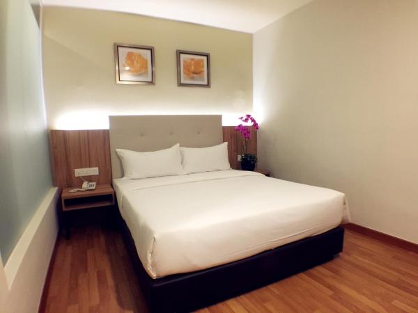 BIG M Hotel : photo 5 de la chambre hébergement lit queen-size de luxe - pas de fenêtre