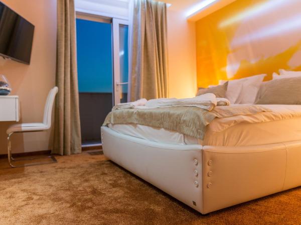 Adriatica dream luxury accommodation - Free parking : photo 2 de la chambre chambre triple de luxe avec balcon et vue sur la mer