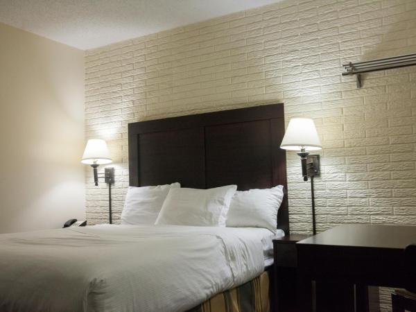 Inns of Virginia Arlington : photo 4 de la chambre chambre lit queen-size - non-fumeurs