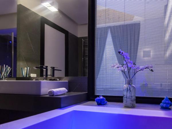 Carten : photo 2 de la chambre chambre supérieure avec baignoire spa – vue sur château