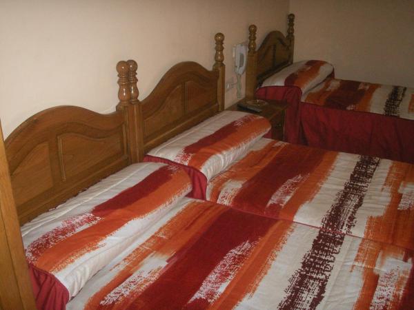 Hostal La Nava : photo 3 de la chambre chambre triple