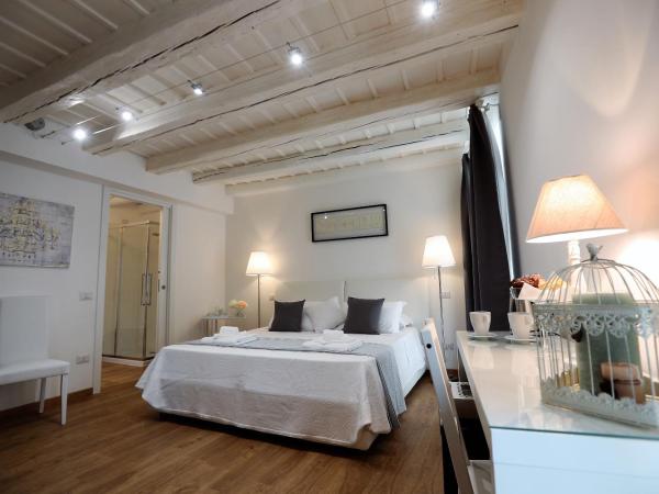 La Maison De Charme ROOMS : photo 2 de la chambre suite junior avec balcon