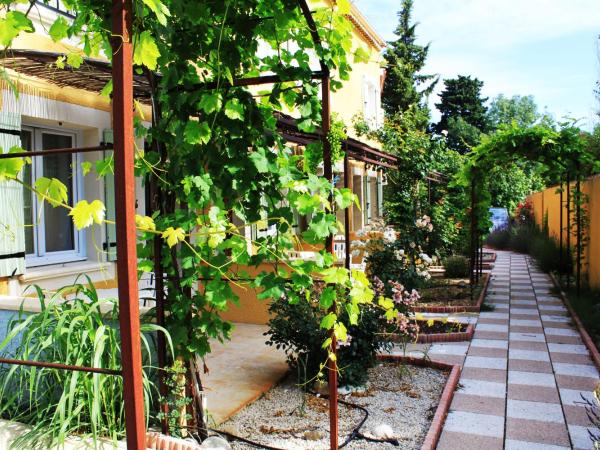 Appart'Hotel Festival Sud Aqua - Avignon TGV : photo 8 de la chambre studio avec terrasse