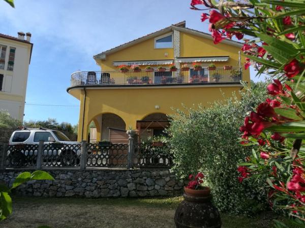 B&B Mare e Monti : photo 1 de la chambre chambre double avec salle de bains privative