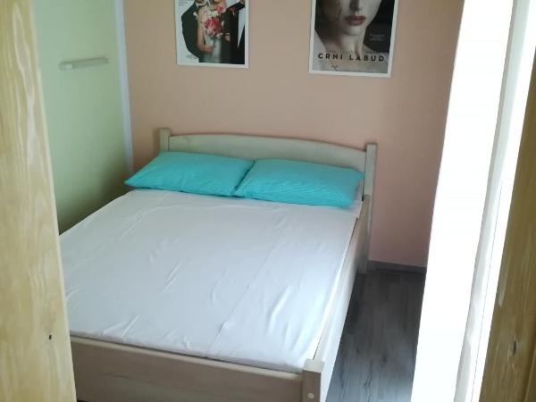 Cinema House Single & Double Rooms & Studio Apartments : photo 8 de la chambre chambre double avec salle de bains privative et terrasse