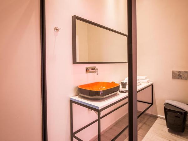 TheJoy City Suites : photo 5 de la chambre chambre double supérieure avec balcon