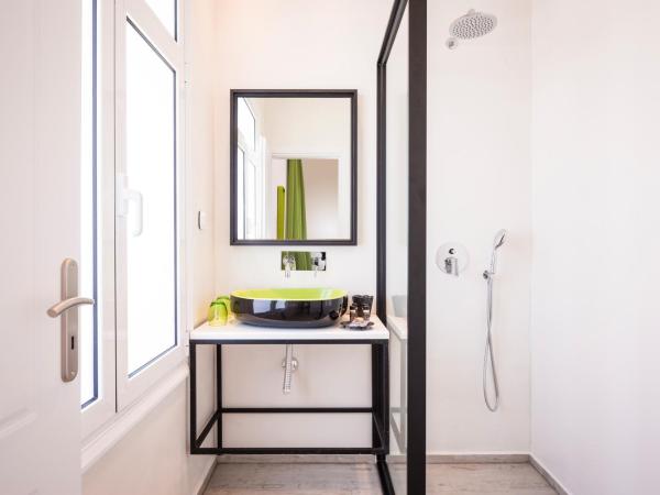 TheJoy City Suites : photo 7 de la chambre chambre double supérieure avec balcon