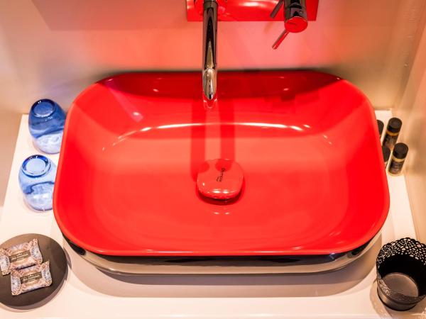 TheJoy City Suites : photo 10 de la chambre chambre double supérieure avec balcon