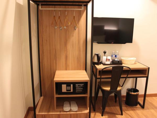 BIG M Hotel : photo 3 de la chambre chambre lit queen-size standard sans fenêtre