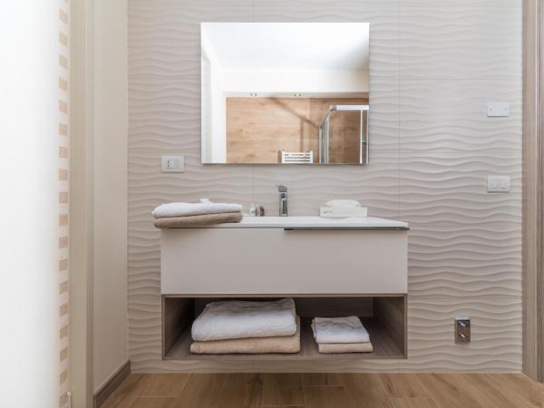 Relais Dei Mandorli : photo 8 de la chambre chambre lits jumeaux avec salle de bains privative séparée