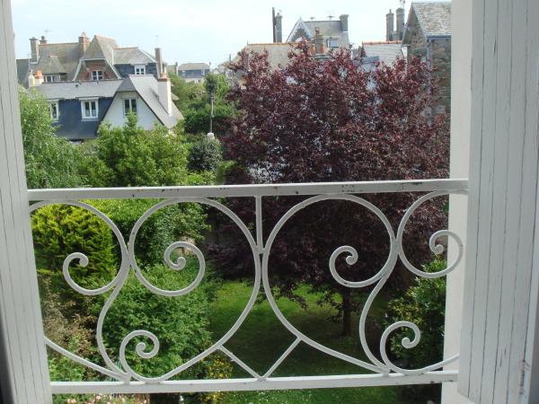 B&B Maison Angélus : photo 8 de la chambre chambre double supérieure - vue sur jardin