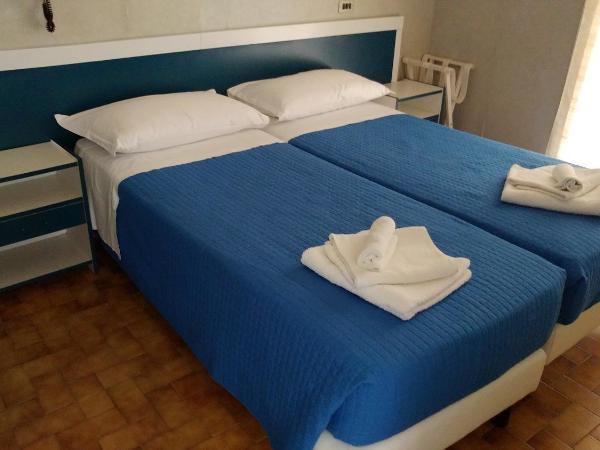 Hotel Biagini : photo 3 de la chambre chambre quadruple - vue sur mer