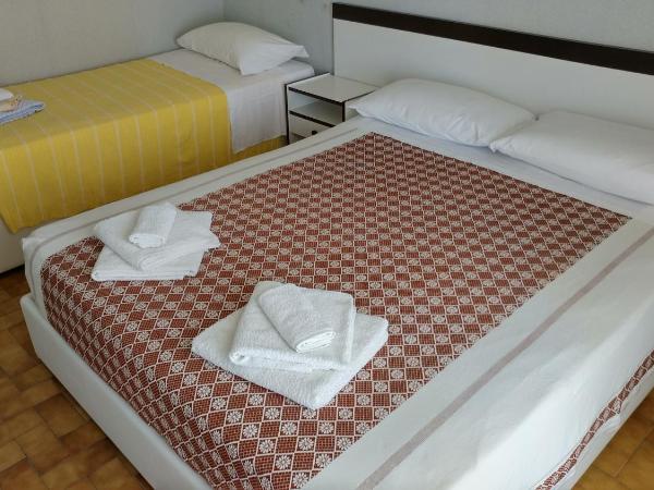 Hotel Biagini : photo 2 de la chambre chambre triple deluxe - vue sur mer